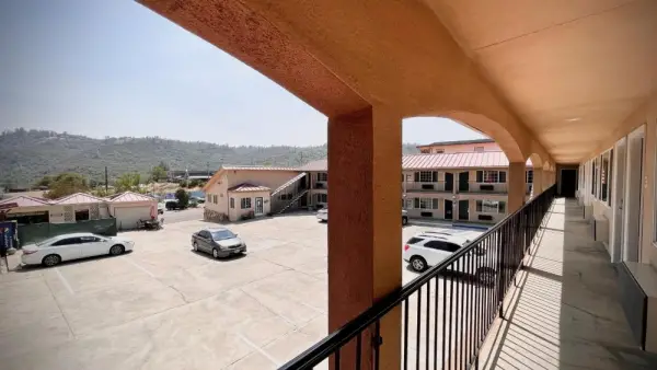 The Yosemite Inn 10