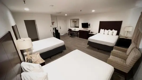 The Yosemite Inn 8